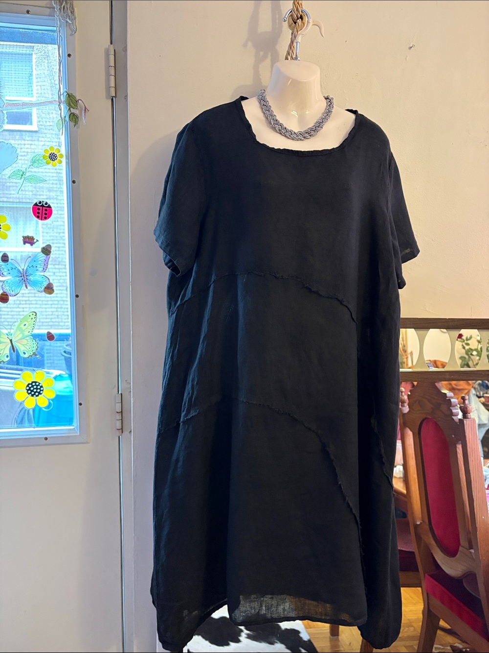 Relaxed Black Short-Sleeve Linen Dress. Linen. Italy